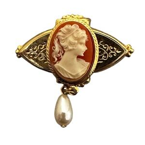 Elegant Gold and Cream Cameo Brooch EUC Costume jewelry